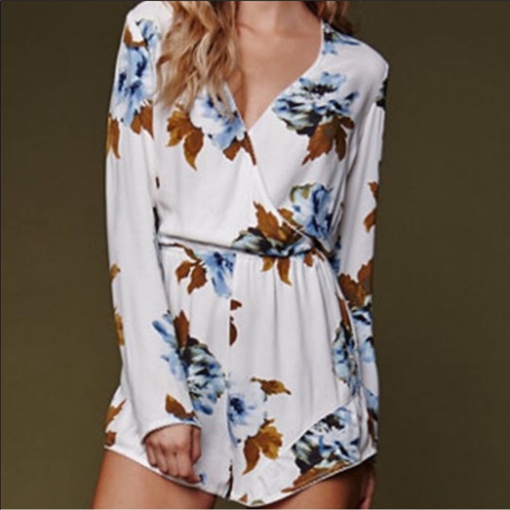 House of Harlow 1960 Floral Romper Size Large